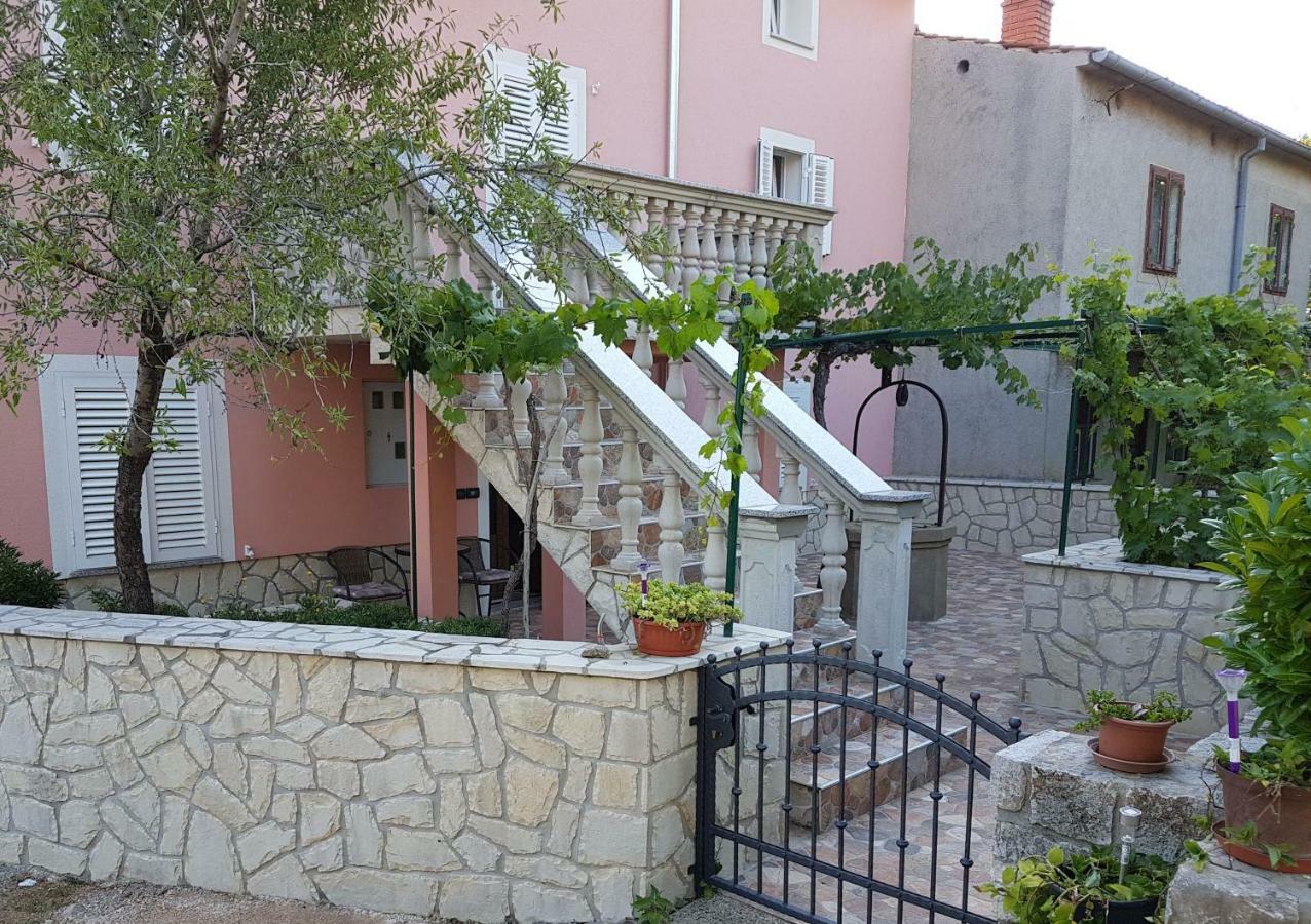 Apartment Chuck Vrh  Esterno foto