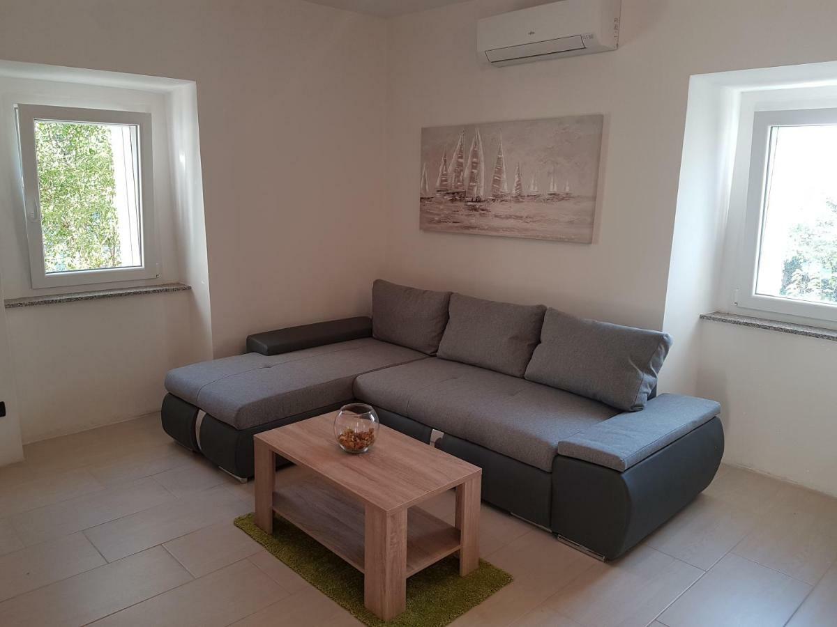 Apartment Chuck Vrh  Esterno foto
