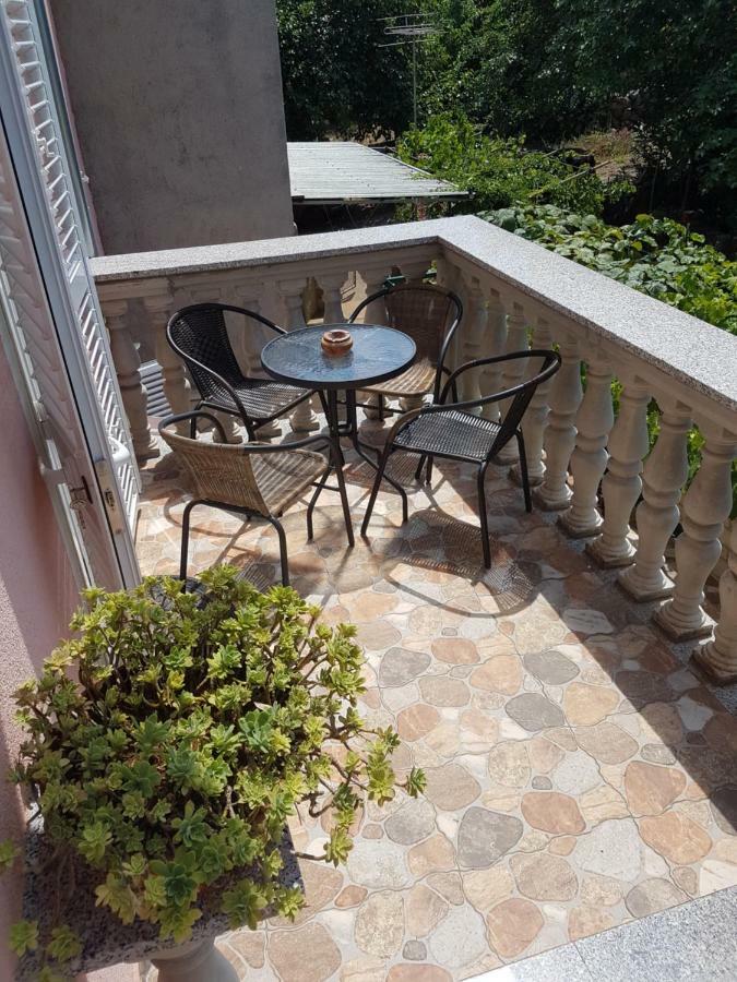Apartment Chuck Vrh  Esterno foto